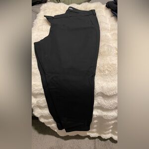 Old Navy Black skinny Pixie pants size 16 petite never worn
